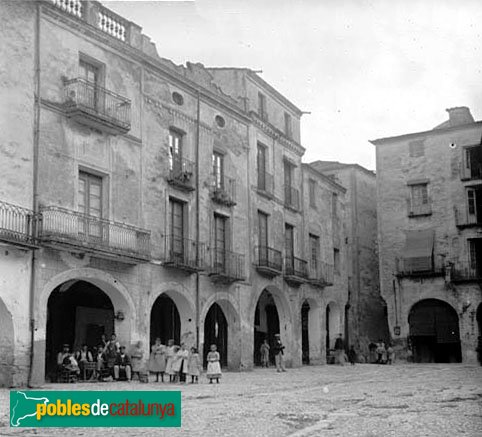 Castelló d'Empúries - Plaça dels Homes