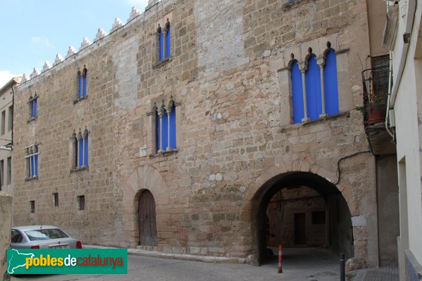 Sant Pere de Riudebitlles - Casa dels Marquesos de Llió