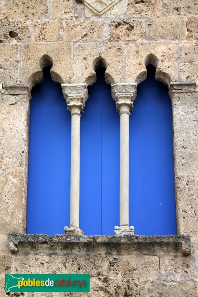 Sant Pere de Riudebitlles - Casa dels Marquesos de Llió