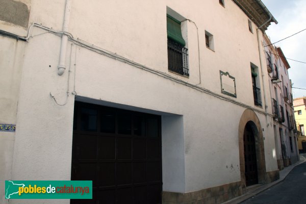 Sant Pere de Riudebitlles - La Casa Gran, façana del carrer Major