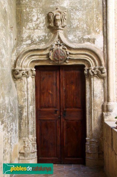 Subirats - Palau Gralla (Torre-ramona) porta a la planta noble (Foto: Albert Esteves, 2012) Subirats - Palau Gralla (Torre-ramona) porta a la planta noble
