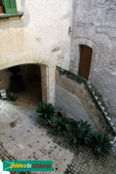 Subirats - Palau Gralla (Torre-ramona), pati interior (Foto: Albert Esteves, 2012) Subirats - Palau Gralla (Torre-ramona), pati interior