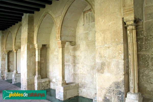 Vilafranca del Penedès - Claustre de Sant Francesc. Ala gòtica (Foto: Albert Esteves, 2012) Vilafranca del Penedès - Claustre de Sant Francesc. Ala gòtica