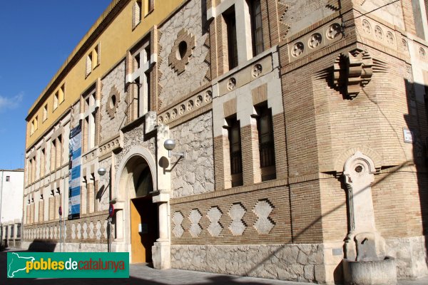 Vilafranca del Penedès - Convent de Sant Francesc, façana moderna (Foto: Albert Esteves, 2012) Vilafranca del Penedès - Convent de Sant Francesc, façana moderna