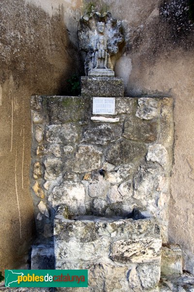 Avinyonet del Penedès - Font de la plaça de l'Església