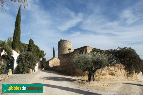 Olèrdola - Torre de Viladellops (Foto: Albert Esteves, 2013) Olèrdola - Torre de Viladellops