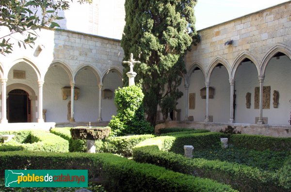 Peralada - Claustre del convent del Carme