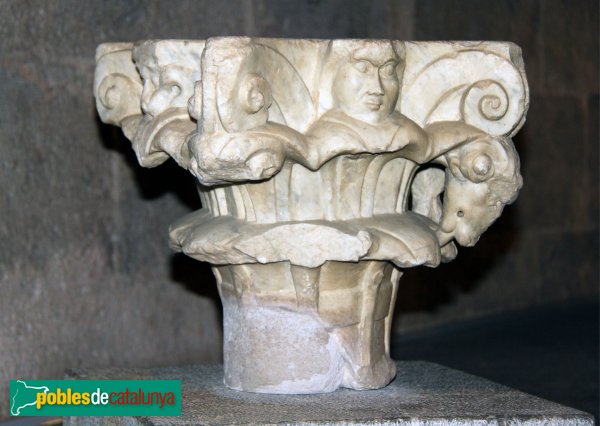 Peralada - Convent del Carme, capitell romànic