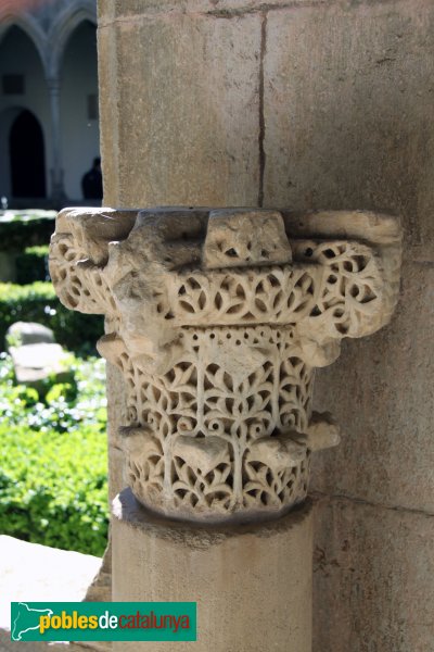 Peralada - Convent del Carme, capitell romànic