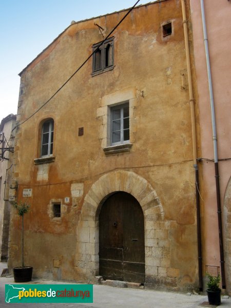 Peralada - Casa del carrer Vilella, 1 (Foto: Albert Esteves, 2010) Peralada - Casa del carrer Vilella, 1