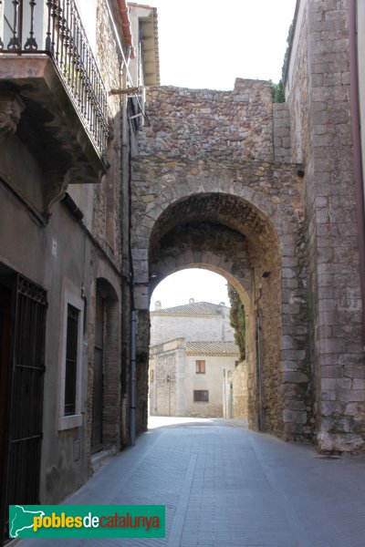 Peralada - Muralla (Foto: Albert Esteves, 2012) Peralada - Muralla