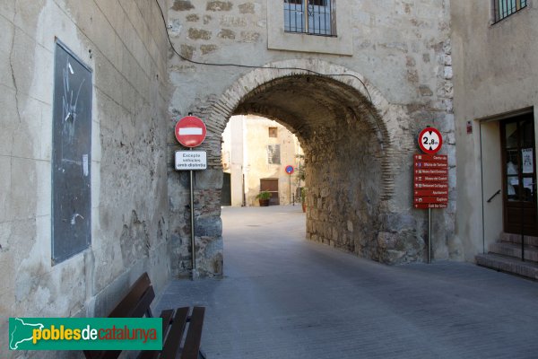Peralada - Muralla (Foto: Albert Esteves, 2012) Peralada - Muralla