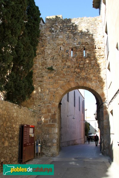 Peralada - Muralla (Foto: Albert Esteves, 2012) Peralada - Muralla