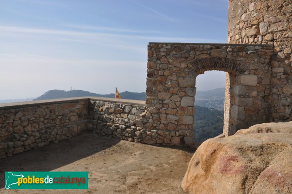 Cabrera de Mar - Castell de Burriac (Foto: Alberto González Rovira, 2013) Cabrera de Mar - Castell de Burriac