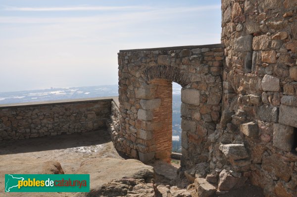 Cabrera de Mar - Castell de Burriac (Foto: Alberto González Rovira, 2013) Cabrera de Mar - Castell de Burriac