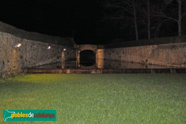 L'Armentera - Molí, vista nocturna (Foto: Albert Esteves, 2013) L'Armentera - Molí, vista nocturna