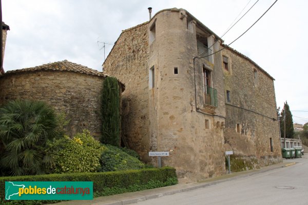 Camallera - Cases del barri de Sant Sebastià (Foto: Albert Esteves, 2013) Camallera - Cases del barri de Sant Sebastià