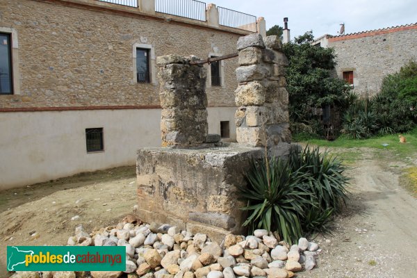 Sant Miquel de Fluvià - Antic pou (Foto: Albert Esteves, 2013) Sant Miquel de Fluvià - Antic pou