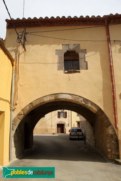 Sant Miquel de Fluvià - Casa de la Volta (Foto: Albert Esteves, 2013) Sant Miquel de Fluvià - Casa de la Volta