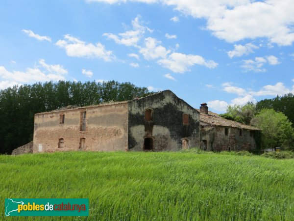 Can Capella - El darrere i l'edifici del costat