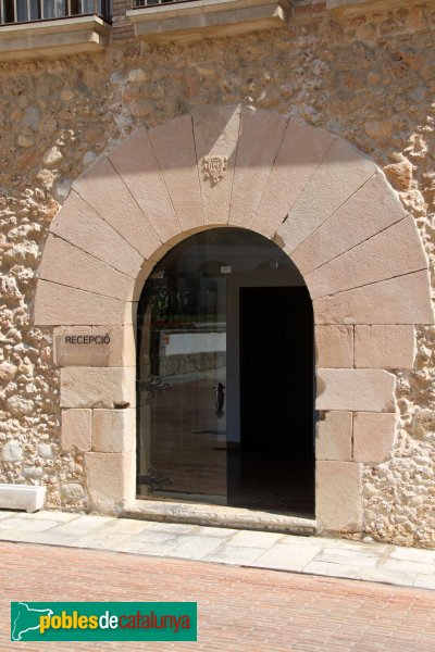 Torrelavit - Ca l'Esbert (Heretat Segura Viudes) (Foto: Albert Esteves, 2013) Torrelavit - Ca l'Esbert (Heretat Segura Viudes)