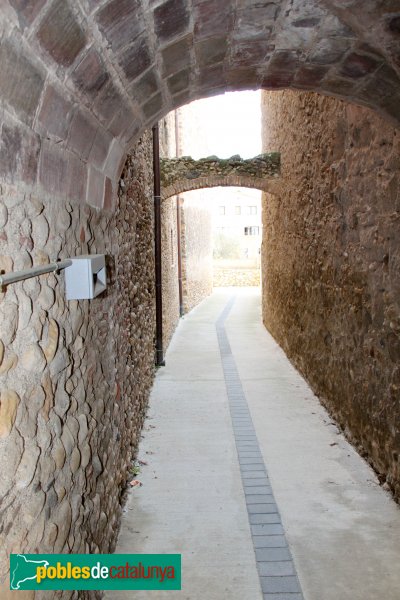 Garrigàs - Passatge al nucli antic