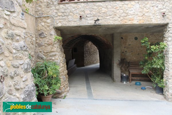 Garrigàs - Passatge al nucli antic