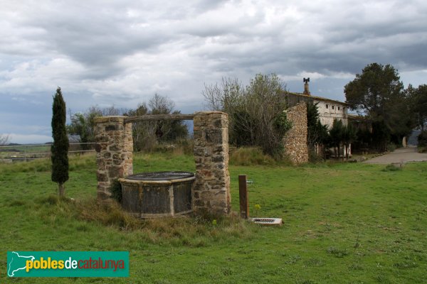 Pontós - Pou al recinte de l'antic castell