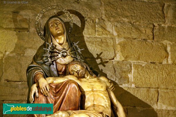 Igualada - Basílica de Santa Maria. Detall de la talla de 1946, feta al taller Vda. Reixach de Barcelona , de la Mare de Déu dels Dolors. Capella lateral de la basílica (Foto: Graciel·la Vidal, 2013) Igualada - Basílica de Santa Maria. Detall de la talla de 1946, feta al taller Vda. Reixach de Barcelona , de la Mare de Déu dels Dolors. Capella lateral de la basílica