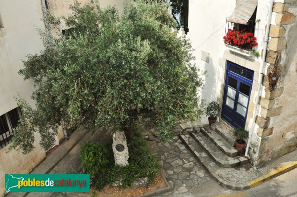 Sant Pol - Monument a l'abat Deàs