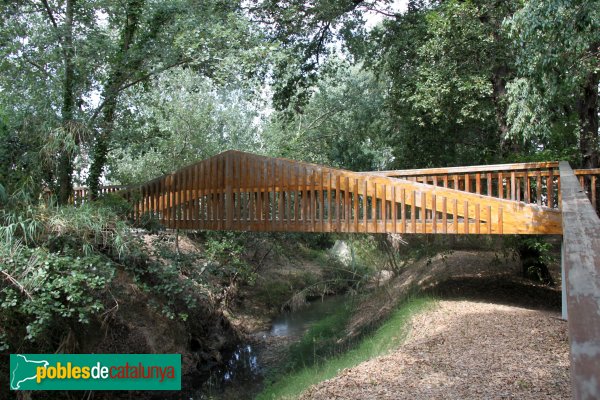 Pacs - Pont nou prop de l'església de Sant Genís (Foto: Albert Esteves, 2013) Pacs - Pont nou prop de l'església de Sant Genís