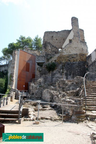 Gelida - Castell. Construccions del segle XIV (Foto: Albert Esteves, 2013) Gelida - Castell. Construccions del segle XIV