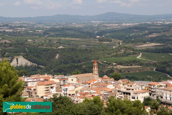 Gelida - Panoràmica del poble amb l'església de Sant Pere