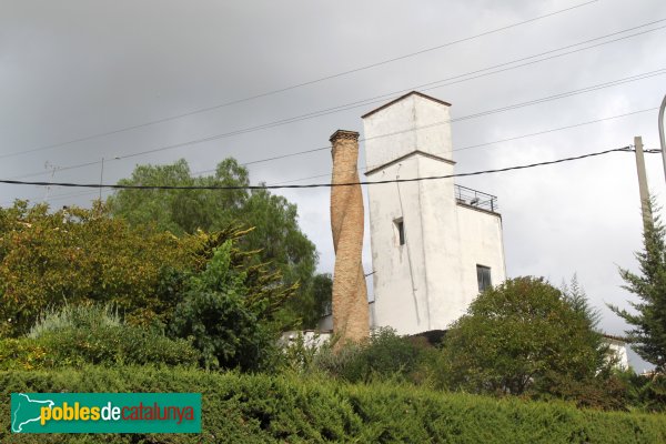 Sant Quintí de Mediona - Xemeneia de la Fassina de Ca l'Oliver