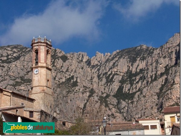Collbató - Església de Sant Corneli amb Montserrat al fons (Foto: Vicenç Perals, 2013) Collbató - Església de Sant Corneli amb Montserrat al fons