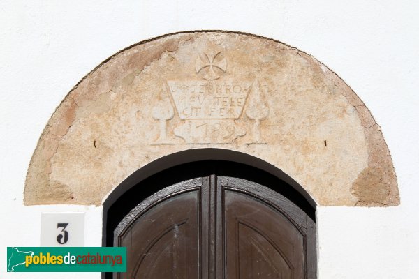 Font-rubí - Mas Romeu, inscripció d'un portal (Foto: Albert Esteves, 2013) Font-rubí - Mas Romeu, inscripció d'un portal