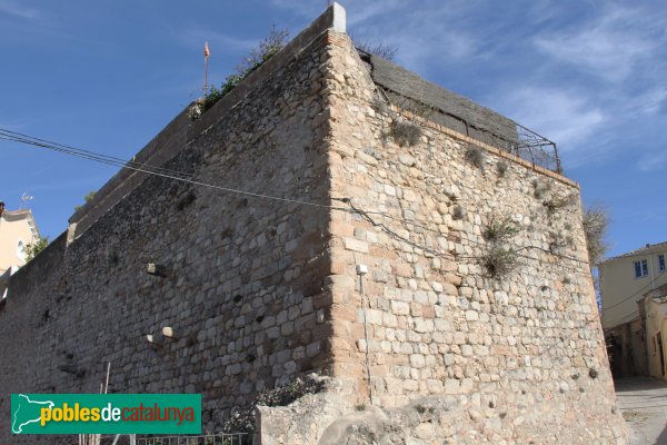 Torrelles de Foix - Muralla del casal dels Peguera