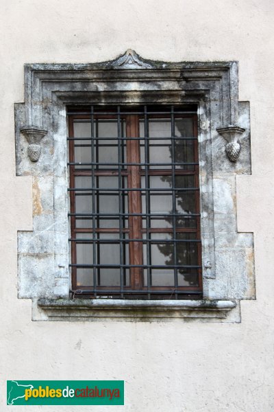 Castellet i la Gornal - Caves Oriol Rossell, finestra antiga