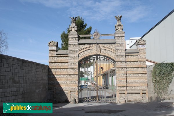 Santa Margarida i els Monjos - Porta de la fàbrica de ciment (Foto: Albert Esteves, 2014) Santa Margarida i els Monjos - Porta de la fàbrica de ciment