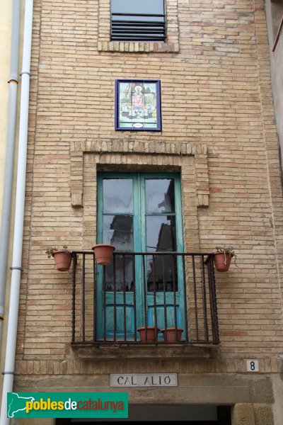 Ribera d'Ondara - Ca l'Alió, façana de la plaça (Foto: Albert Esteves, 2014) Ribera d'Ondara - Ca l'Alió, façana de la plaça