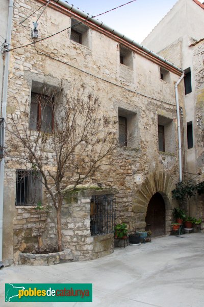 Ribera d'Ondara - Sant Pere dels Arquells, plaça Major (Foto: Albert Esteves, 2014) Ribera d'Ondara - Sant Pere dels Arquells, plaça Major