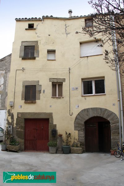 Ribera d'Ondara - Sant Pere dels Arquells, plaça Major (Foto: Albert Esteves, 2014) Ribera d'Ondara - Sant Pere dels Arquells, plaça Major