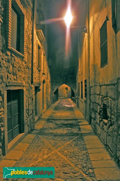 Montblanc - Carrer dels Jueus, de nit (Foto: <i>Isaac Fernández</i>, 2012) Montblanc - Carrer dels Jueus, de nit