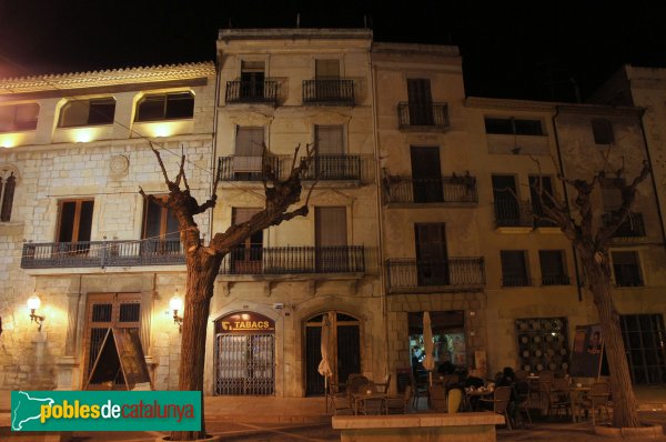 Montblanc - Plaça Major, de nit (Foto: <i>Isaac Fernández</i>, 2012) Montblanc - Plaça Major, de nit