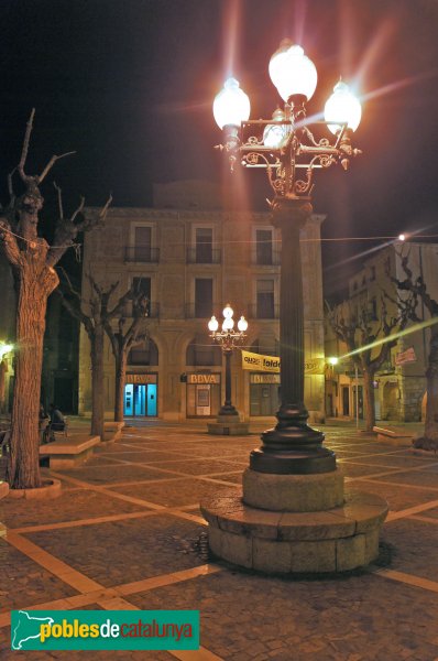 Montblanc - Plaça Major, de nit (Foto: <i>Isaac Fernández</i>, 2012) Montblanc - Plaça Major, de nit