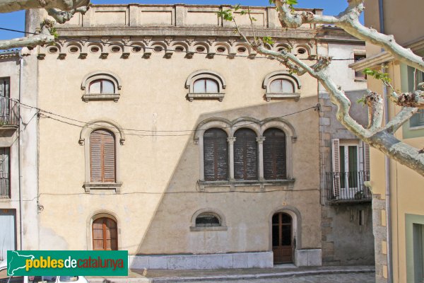 Agullana - Can Vidal, façana plaça Major