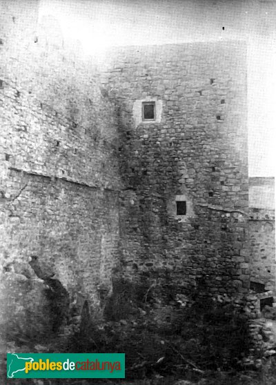 La Jonquera - Castell de Requesens, abans de la restauració (Foto: 1893) La Jonquera - Castell de Requesens, abans de la restauració