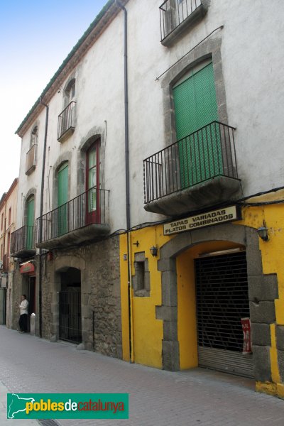 La Jonquera - Carrer Major, Ca l'Armet (Foto: Albert Esteves, 2014) La Jonquera - Carrer Major, Ca l'Armet