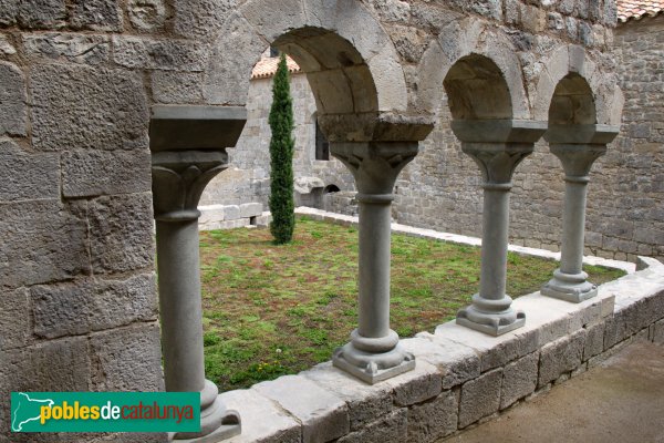 Albanyà - Monestir de Sant Llorenç de Sous, claustre