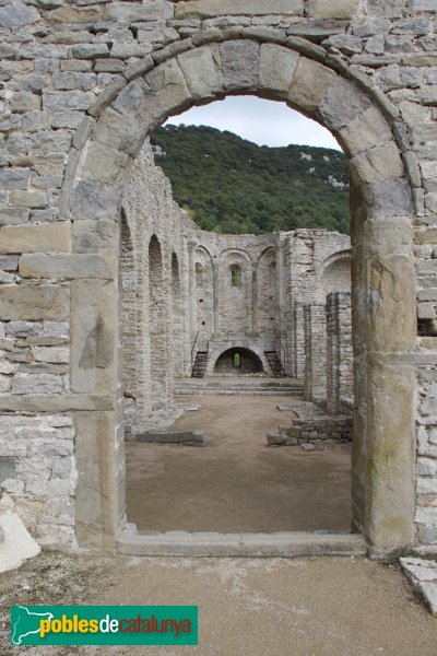 Albanyà - Monestir de Sant Llorenç de Sous, porta de l'església